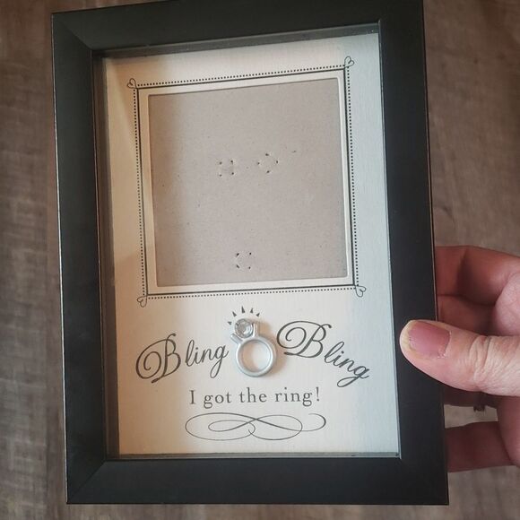 New View 5x7 shadowbox picture frame for engagement ring & photo - Picture 8 of 8